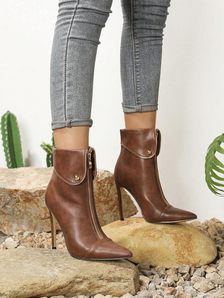 Adriana Heel