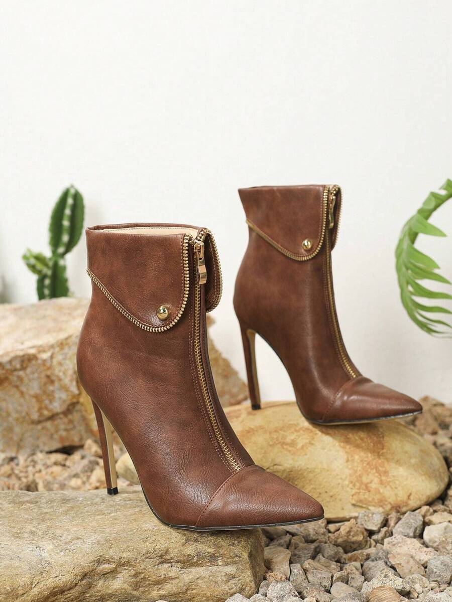Adriana Heel