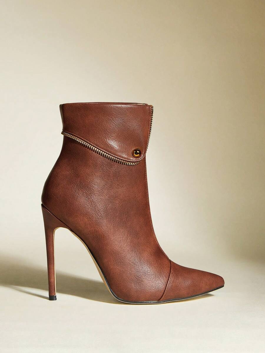 Adriana Heel